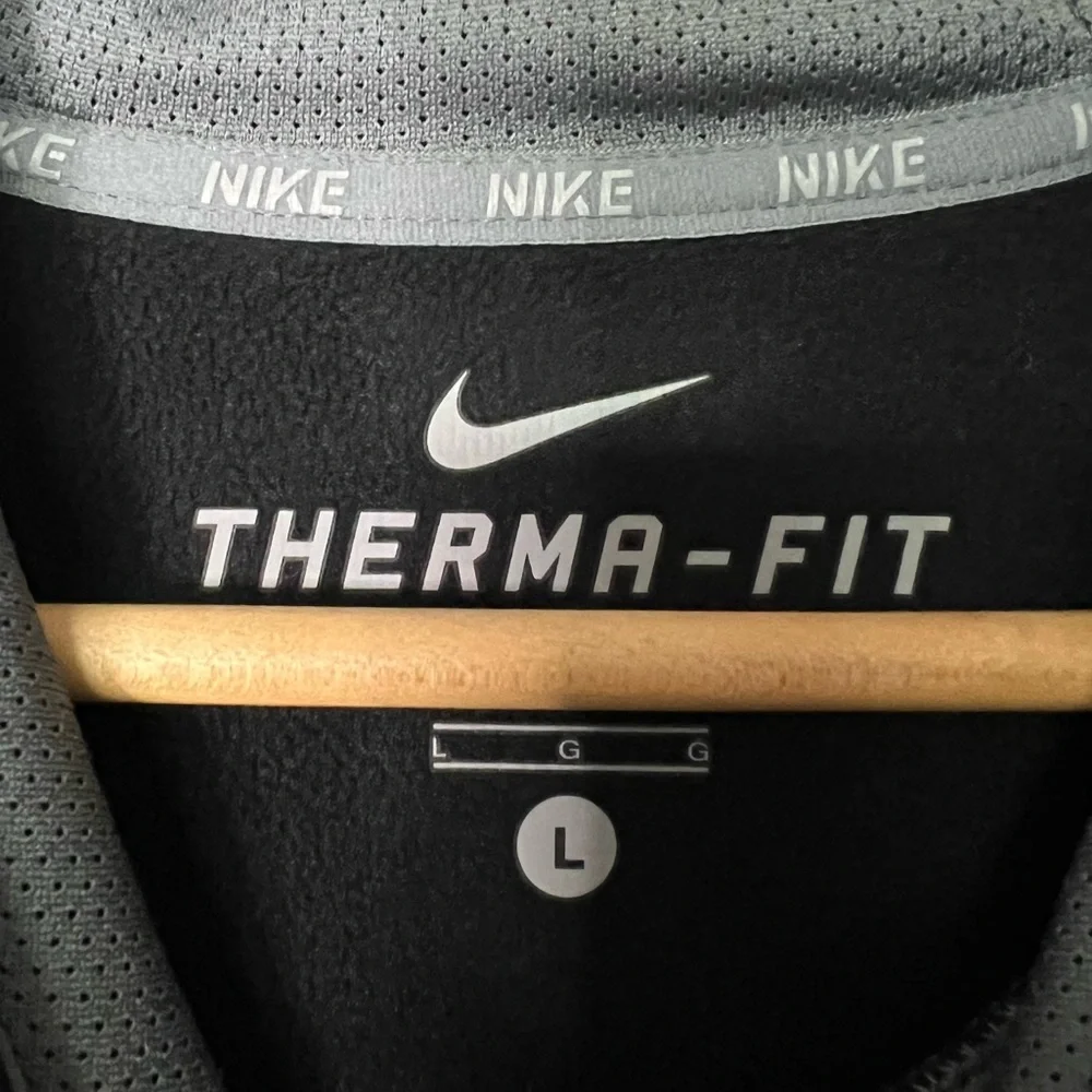 Nike Therma-Fit Black and Gray Logo Hoodie - Large